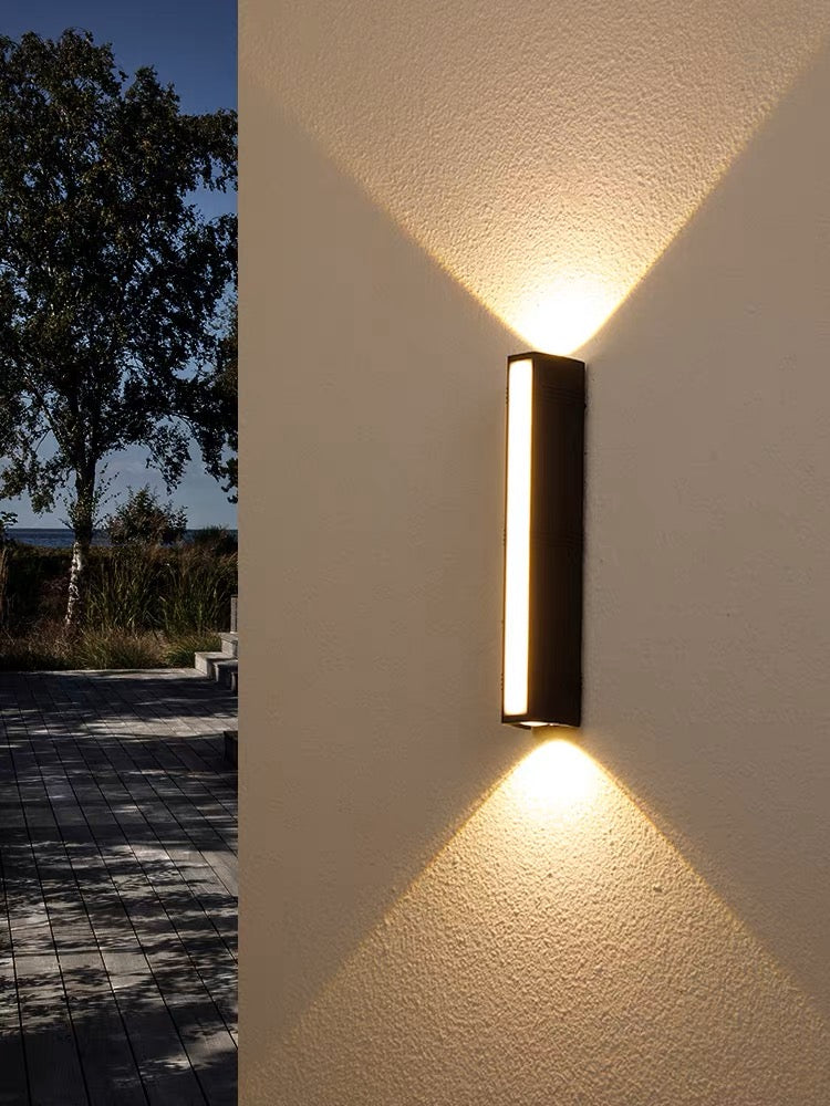 
                  
                    18W LED Interior / Exterior Wall Light Length 220mm Up Down Front Opal Diffuser IP65 Black Aluminum, 1.5M Pre-wired cable
                  
                